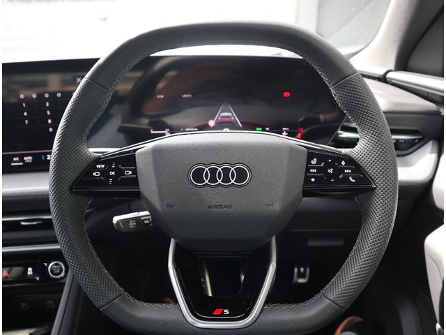 Ｑ５スポーツバック エディションワン　マトリクス　ライティングＰ　テクノロジーＰＲＯ　ブラックＰ　デジタルＯＬＥＤリヤライト　アンビエントＰＲＯ　パッセンジャーＤｉｓｐｌａｙ　電動チルト　ステアリングヒーター　プライバシーガラス　２１ＡＷ（14枚目）