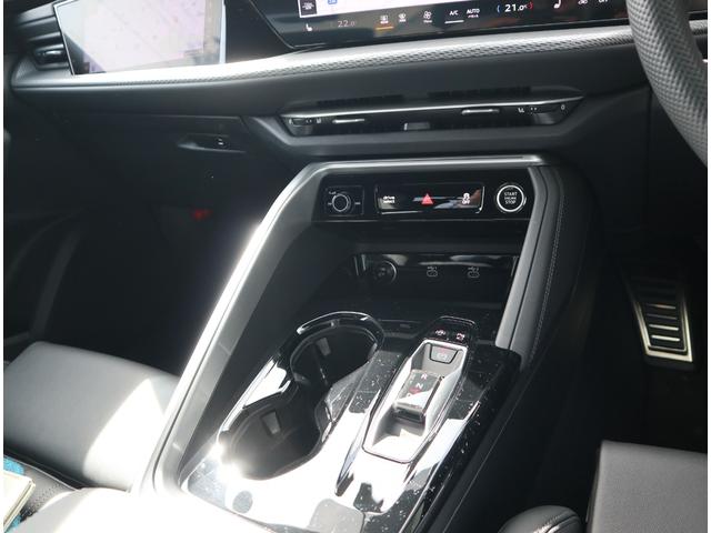 Ｑ５スポーツバック エディションワン　マトリクス　ライティングＰ　テクノロジーＰＲＯ　ブラックＰ　デジタルＯＬＥＤリヤライト　アンビエントＰＲＯ　パッセンジャーＤｉｓｐｌａｙ　電動チルト　ステアリングヒーター　プライバシーガラス　２１ＡＷ（25枚目）