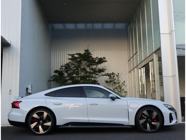 e-トロンGTクワトロ ベースグレード レーザーマトリクス テクノロジーP タングステンカーバイドブレーキ 赤キャリパー レザーシート B&O ワイヤレス e-tronスポーツサウンド 21AW(23枚目)