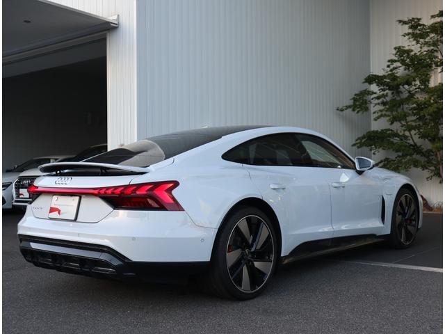 e-トロンGTクワトロ ベースグレード レーザーマトリクス テクノロジーP タングステンカーバイドブレーキ 赤キャリパー レザーシート B&O ワイヤレス e-tronスポーツサウンド 21AW(26枚目)