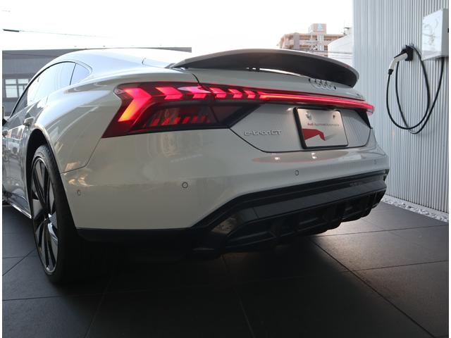 e-トロンGTクワトロ ベースグレード レーザーマトリクス テクノロジーP タングステンカーバイドブレーキ 赤キャリパー レザーシート B&O ワイヤレス e-tronスポーツサウンド 21AW(31枚目)