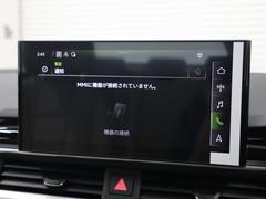 【インテリア】　Ａｕｄｉクオリティで高められた先進的なデザインがあらゆる細部に見てとれます。人間工学の視点から生み出されたレイアウトによって、直観的な操作が可能。快適なドライビングを提供します。 4