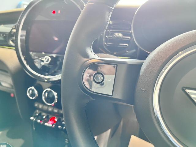 ＭＩＮＩ クーパーＳプレミアムプラスパッケージクラシックトリム　【弊社デモカー】【ＡｐｐｌｅＣａｒＰｌａｙ】【バックカメラ】【ＬＥＤヘッドライト】【シートヒーター】【クルコン】（17枚目）