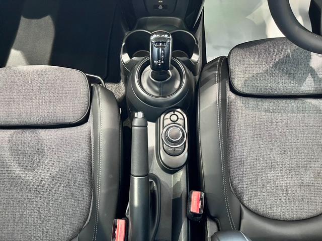 ＭＩＮＩ クーパーＳプレミアムプラスパッケージクラシックトリム　【弊社デモカー】【ＡｐｐｌｅＣａｒＰｌａｙ】【バックカメラ】【ＬＥＤヘッドライト】【シートヒーター】【クルコン】（27枚目）