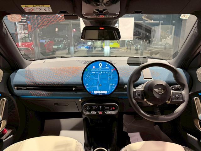 MINI エースマンSE フェイバリット・トリム MPKG 19インチアルミ AppleCarPlay サラウンドビューモニター バックモニター シートヒーター ドライブレコーダー スマートキー Harman/Kardon(3枚目)