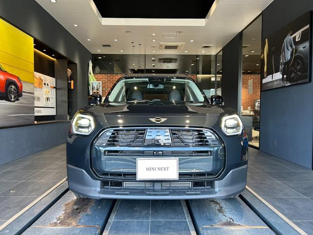 ＭＩＮＩ カントリーマンＣ　クラシック・トリム　ＣＬＡＳＳＩＣＴＲＩＭ　М－ＰＫＧ　１８インチアルミ　純正ナビ　バックカメラ　ＥＴＣ　シートヒーター　ステアリングヒーター（2枚目）