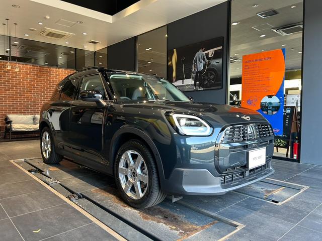 ＭＩＮＩ カントリーマンＣ　クラシック・トリム　ＣＬＡＳＳＩＣＴＲＩＭ　М－ＰＫＧ　１８インチアルミ　純正ナビ　バックカメラ　ＥＴＣ　シートヒーター　ステアリングヒーター（3枚目）