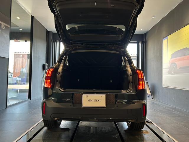 ＭＩＮＩ カントリーマンＣ　クラシック・トリム　ＣＬＡＳＳＩＣＴＲＩＭ　М－ＰＫＧ　１８インチアルミ　純正ナビ　バックカメラ　ＥＴＣ　シートヒーター　ステアリングヒーター（7枚目）