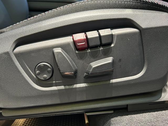 ＭＩＮＩ カントリーマンＣ　クラシック・トリム　ＣＬＡＳＳＩＣＴＲＩＭ　М－ＰＫＧ　１８インチアルミ　純正ナビ　バックカメラ　ＥＴＣ　シートヒーター　ステアリングヒーター（14枚目）