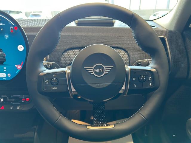 ＭＩＮＩ カントリーマンＣ　クラシック・トリム　ＣＬＡＳＳＩＣＴＲＩＭ　М－ＰＫＧ　１８インチアルミ　純正ナビ　バックカメラ　ＥＴＣ　シートヒーター　ステアリングヒーター（15枚目）
