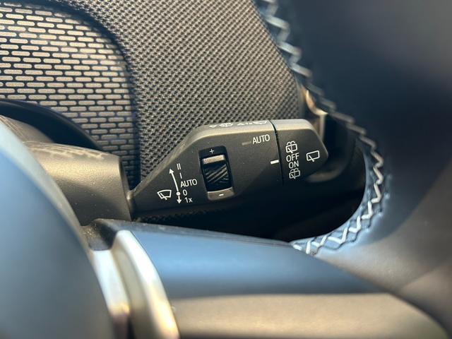 ＭＩＮＩ カントリーマンＣ　クラシック・トリム　ＣＬＡＳＳＩＣＴＲＩＭ　М－ＰＫＧ　１８インチアルミ　純正ナビ　バックカメラ　ＥＴＣ　シートヒーター　ステアリングヒーター（19枚目）