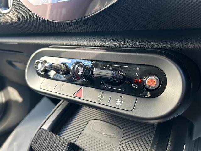 ＭＩＮＩ カントリーマンＣ　クラシック・トリム　ＣＬＡＳＳＩＣＴＲＩＭ　М－ＰＫＧ　１８インチアルミ　純正ナビ　バックカメラ　ＥＴＣ　シートヒーター　ステアリングヒーター（23枚目）