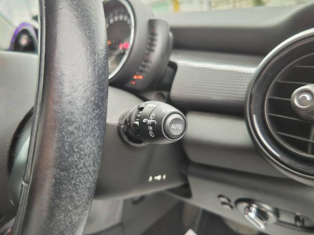 ＭＩＮＩ クーパー　純正ナビ　１５インチアルミ　ＥＴＣ　ＬＥＤ　ＣＤプレイヤー　禁煙車（18枚目）