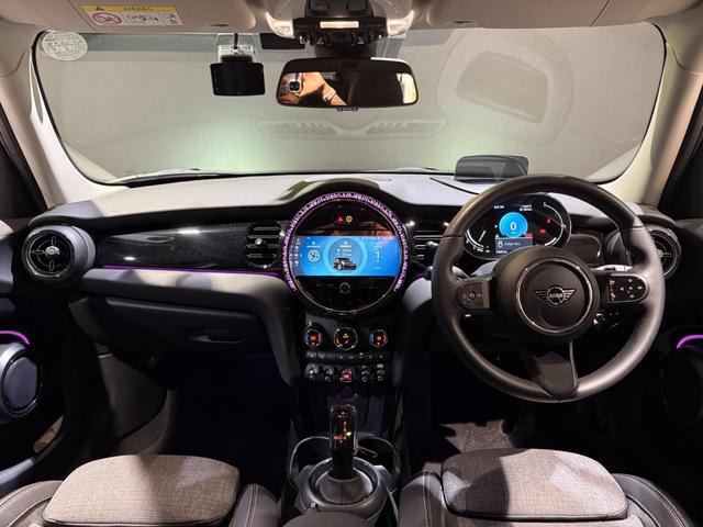 ＭＩＮＩ クーパーＳ　クラシック・トリム　シートヒーター　ヘッドアップディスプレイ　１７インチアルミ　純正ドラレコ前後（3枚目）
