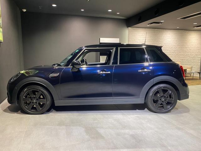 ＭＩＮＩ クーパーＳ　クラシック・トリム　シートヒーター　ヘッドアップディスプレイ　１７インチアルミ　純正ドラレコ前後（9枚目）