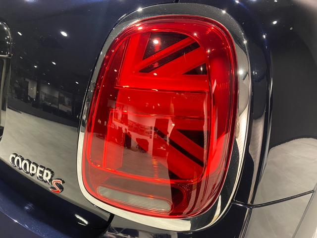 ＭＩＮＩ クーパーＳ　クラシック・トリム　シートヒーター　ヘッドアップディスプレイ　１７インチアルミ　純正ドラレコ前後（14枚目）