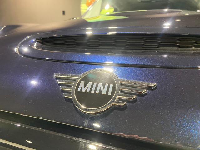 ＭＩＮＩ クーパーＳ　クラシック・トリム　シートヒーター　ヘッドアップディスプレイ　１７インチアルミ　純正ドラレコ前後（19枚目）
