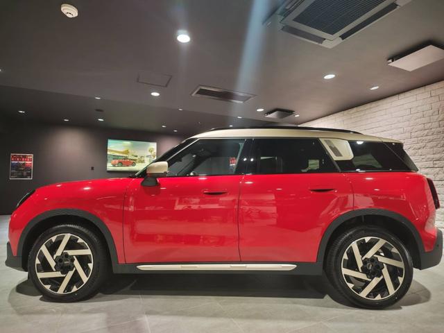 MINI カントリーマンD フェイバリット・トリム フェイバードトリム Mパッケージ 19インチカレイドスポーク 全方位カメラ ドラレコ(3枚目)