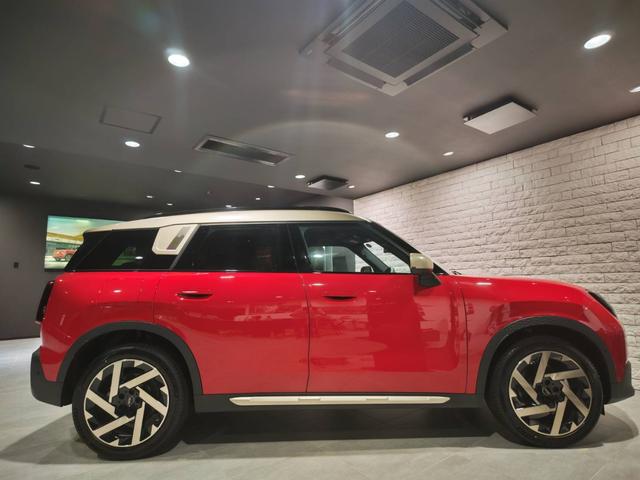 MINI カントリーマンD フェイバリット・トリム フェイバードトリム Mパッケージ 19インチカレイドスポーク 全方位カメラ ドラレコ(4枚目)