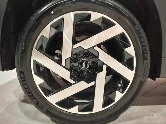 MINI カントリーマンD フェイバリット・トリム フェイバードトリム Mパッケージ 19インチカレイドスポーク 全方位カメラ ドラレコ(8枚目)