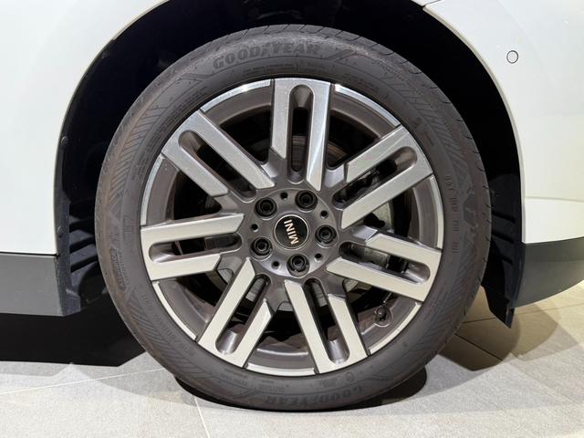 ＭＩＮＩ クーパーＳＥ　クラシック・トリム　クラシックトリム　ＥＴＣ２．０　アクティブクルーズコントロール　電気自動車　シートヒーター（4枚目）