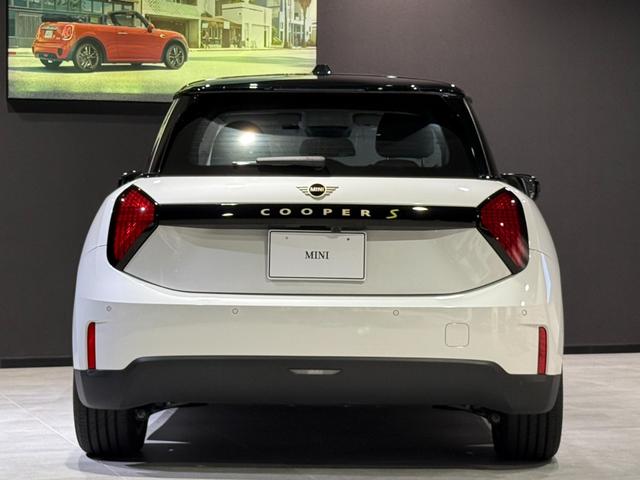 ＭＩＮＩ クーパーＳＥ　クラシック・トリム　クラシックトリム　ＥＴＣ２．０　アクティブクルーズコントロール　電気自動車　シートヒーター（8枚目）