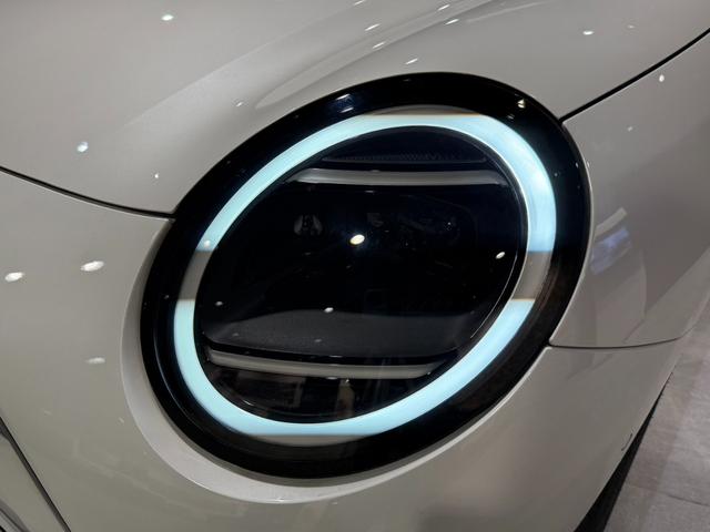 ＭＩＮＩ クーパーＳＥ　クラシック・トリム　クラシックトリム　ＥＴＣ２．０　アクティブクルーズコントロール　電気自動車　シートヒーター（27枚目）