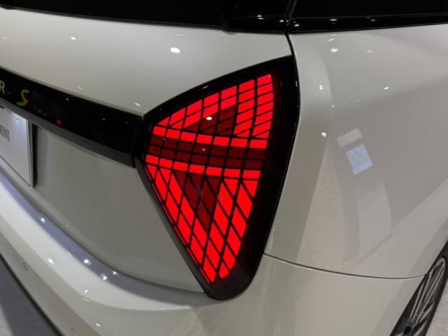 ＭＩＮＩ クーパーＳＥ　クラシック・トリム　クラシックトリム　ＥＴＣ２．０　アクティブクルーズコントロール　電気自動車　シートヒーター（28枚目）