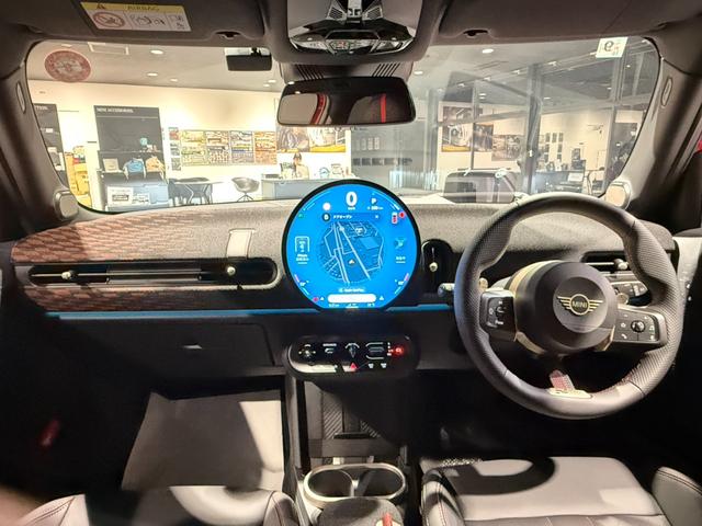 ＭＩＮＩ クーパーＳ　ジョン・クーパー・ワークス・トリム　ジョンクーパーワークストリム　１７インチアルミホイール　シートヒーター　ＥＴＣ２．０　パドルシフトつき（3枚目）