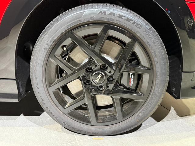 ＭＩＮＩ クーパーＳ　ジョン・クーパー・ワークス・トリム　ジョンクーパーワークストリム　１７インチアルミホイール　シートヒーター　ＥＴＣ２．０　パドルシフトつき（9枚目）