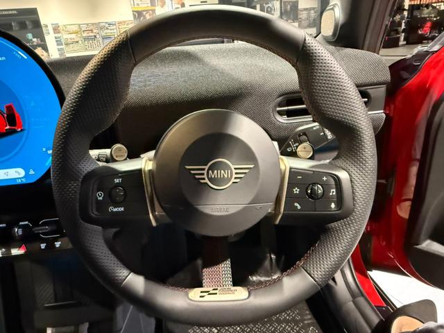 ＭＩＮＩ クーパーＳ　ジョン・クーパー・ワークス・トリム　ジョンクーパーワークストリム　１７インチアルミホイール　シートヒーター　ＥＴＣ２．０　パドルシフトつき（10枚目）