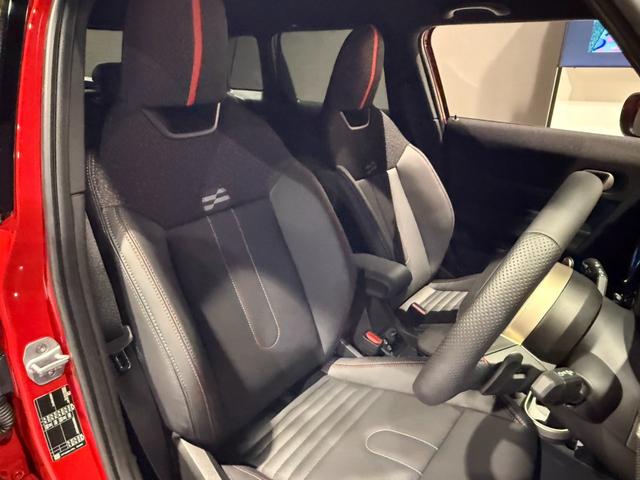 ＭＩＮＩ クーパーＳ　ジョン・クーパー・ワークス・トリム　ジョンクーパーワークストリム　１７インチアルミホイール　シートヒーター　ＥＴＣ２．０　パドルシフトつき（19枚目）