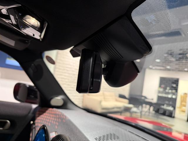 ＭＩＮＩ クーパーＳ　ジョン・クーパー・ワークス・トリム　ジョンクーパーワークストリム　１７インチアルミホイール　シートヒーター　ＥＴＣ２．０　パドルシフトつき（21枚目）