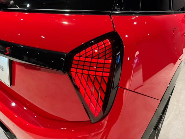 ＭＩＮＩ クーパーＳ　ジョン・クーパー・ワークス・トリム　ジョンクーパーワークストリム　１７インチアルミホイール　シートヒーター　ＥＴＣ２．０　パドルシフトつき（27枚目）