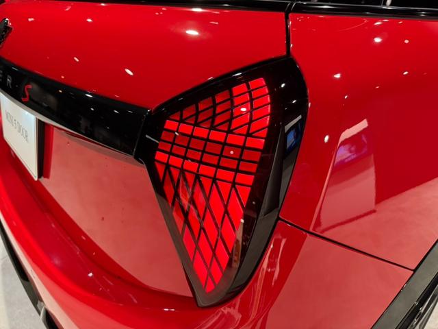 ＭＩＮＩ クーパーＳ　ジョン・クーパー・ワークス・トリム　ジョンクーパーワークストリム　１７インチアルミホイール　シートヒーター　ＥＴＣ２．０　パドルシフトつき（29枚目）