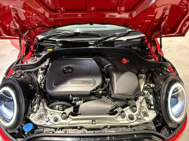 ＭＩＮＩ クーパーＳ　ジョン・クーパー・ワークス・トリム　ジョンクーパーワークストリム　１７インチアルミホイール　シートヒーター　ＥＴＣ２．０　パドルシフトつき（31枚目）