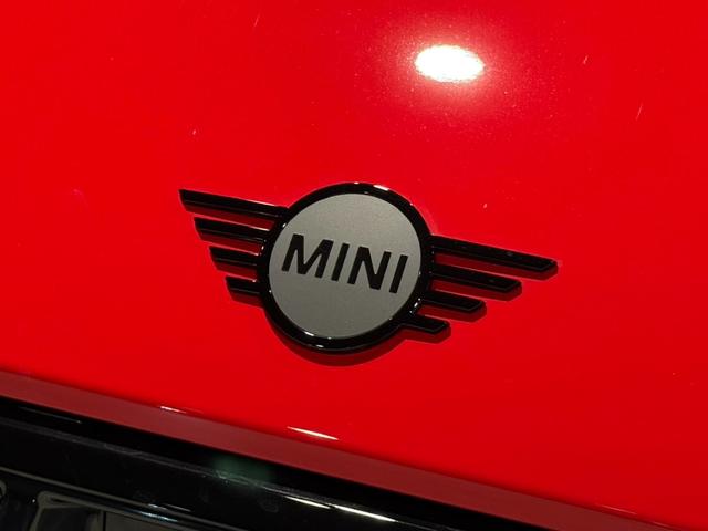 ＭＩＮＩ クーパーＳ　ジョン・クーパー・ワークス・トリム　ジョンクーパーワークストリム　１７インチアルミホイール　シートヒーター　ＥＴＣ２．０　パドルシフトつき（33枚目）