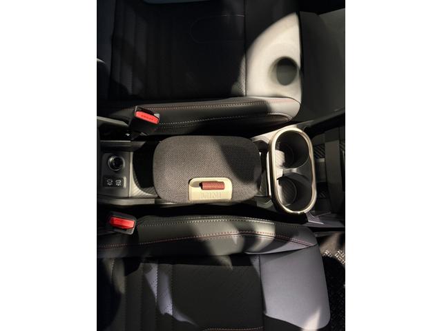 MINI クーパーS ジョン・クーパー・ワークス・トリム ジョンクーパーワークストリム 18インチアルミホイール シートヒーター ETC2.0 パドルシフトつき(28枚目)