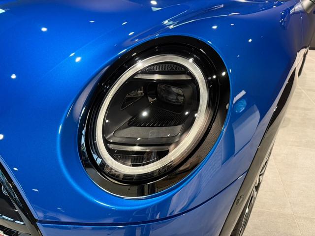 MINI クーパーS ジョン・クーパー・ワークス・トリム ジョンクーパーワークストリム 18インチアルミホイール シートヒーター ETC2.0 パドルシフトつき(31枚目)