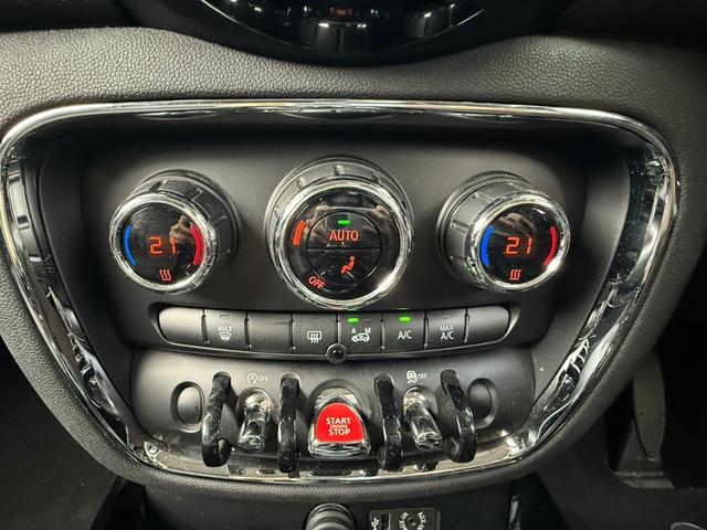 ＭＩＮＩ クーパーＤ　クラブマン　純正ナビ　１８インチアルミホイール　ＥＴＣ２．０　アクティブクルーズコントロール（18枚目）