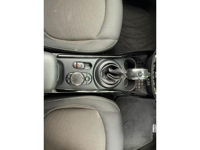 ＭＩＮＩ クーパーＤ　クラブマン　純正ナビ　１８インチアルミホイール　ＥＴＣ２．０　アクティブクルーズコントロール（20枚目）