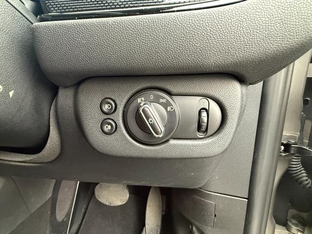 ＭＩＮＩ クーパーＤ　クラブマン　純正ナビ　１８インチアルミホイール　ＥＴＣ２．０　アクティブクルーズコントロール（21枚目）