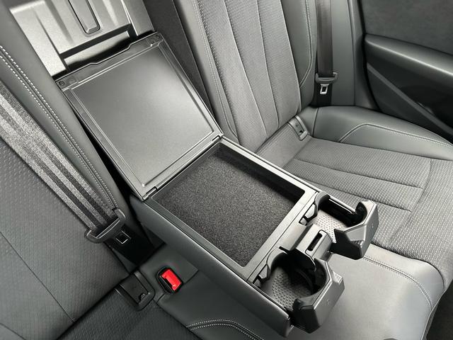 Ａ４アバント ３５ＴＦＳＩ　Ｓライン　ナビ　スマートキー　Ｃａｒ　ｐｌａｙ　パワーシート　シートヒーター　ハーフレザーシート　アンビエントライト　ＥＴＣ　ＴＶチューナー　３スポットクーラー　禁煙車　認定中古車（33枚目）