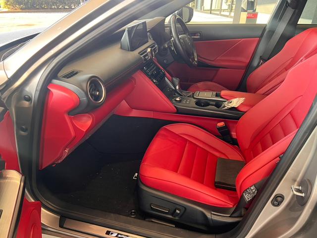 IS IS300h Fスポーツ 本革シート オレンジブレーキキャリパー フルLEDヘッドランプ パノラマビックビューモニター 後席サイドエアバック(11枚目)