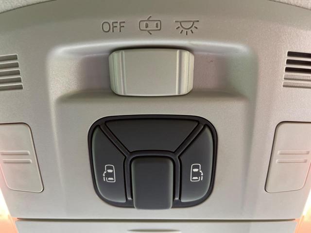 2.4Z フリップダウンモニター 両側電動スライドドア 純正ナビ バックカメラ ETC HIDヘッド ウッドコンビステアリング スマートキー 純正18インチアルミ フロントフォグ オートエアコン オートライト(4枚目)