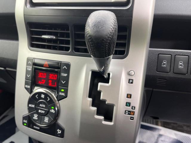 Si フリップダウンモニター 両側電動スライドドア 禁煙車 純正ナビ バックカメラ ETC HIDヘッド スマートキー 革巻きステアリング 純正16インチアルミ フロントフォグ オートライト オートエアコン(33枚目)