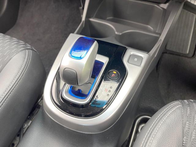 Ｌパッケージ　シティブレーキアクティブシステム　禁煙車　純正ＳＤナビ　バックカメラ　Ｂｌｕｅｔｈｏｏｔｈ再生　ＥＴＣ　ＬＥＤヘッドランプ　クルーズコントロール　スマートキー　オートライト　オートライト(12枚目)