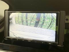 【バックカメラ】駐車時に後方がリアルタイム映像で確認できます。大型商業施設や立体駐車場での駐車時や、夜間のバック時に大活躍！運転スキルに関わらず、今や必須となった装備のひとつです！ 5