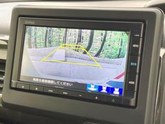 【バックカメラ】駐車時に後方がリアルタイム映像で確認できます。大型商業施設や立体駐車場での駐車時や、夜間のバック時に大活躍！運転スキルに関わらず、今や必須となった装備のひとつです！ 5