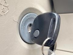 【キーレス】少し離れた場所からでもボタン一つでドアの開錠・施錠ができるのでとっても便利！ドアの鍵穴周りに傷をつけることもありません♪ 6